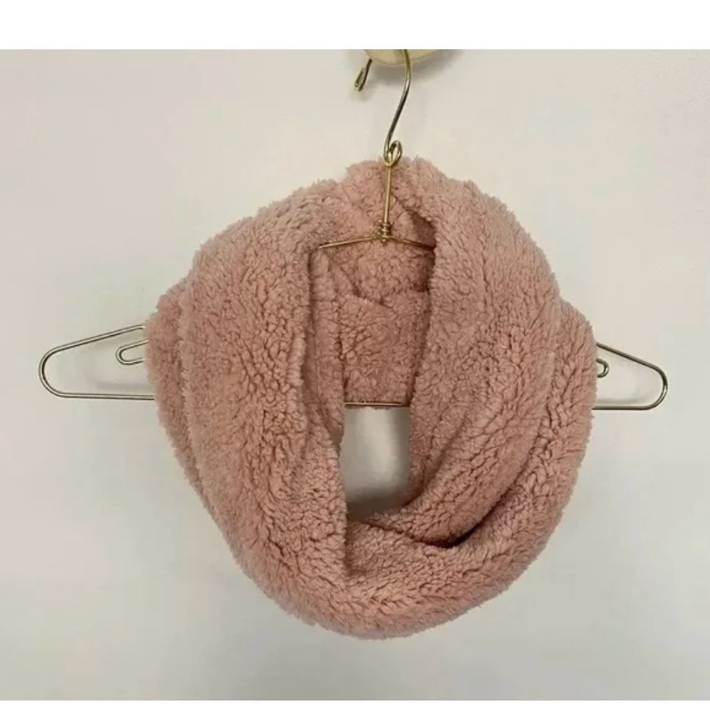 NWT JENNI SO SOFT FLEECE CHUNKY INFINITY SCARF IN BLUSH PINK